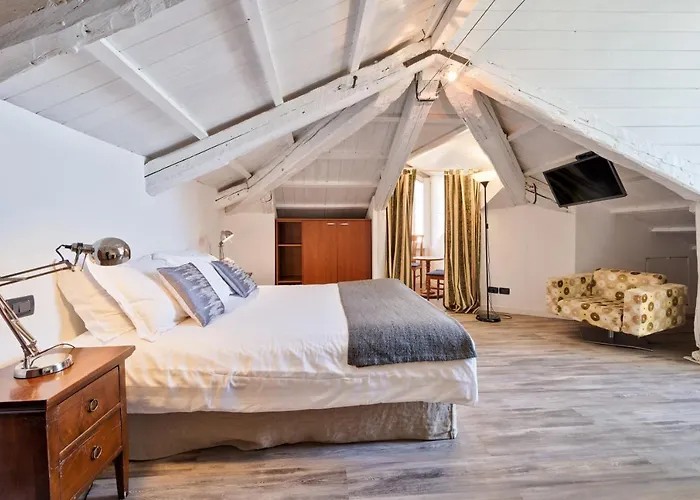 V Nice Rooms Bed and breakfast