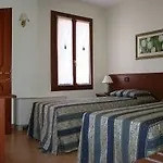 V Bed and Breakfast 3*