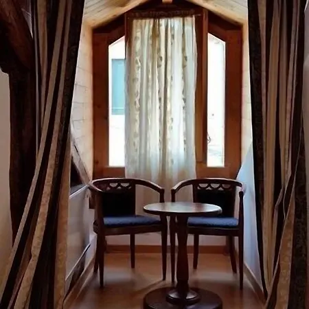 V Bed and Breakfast