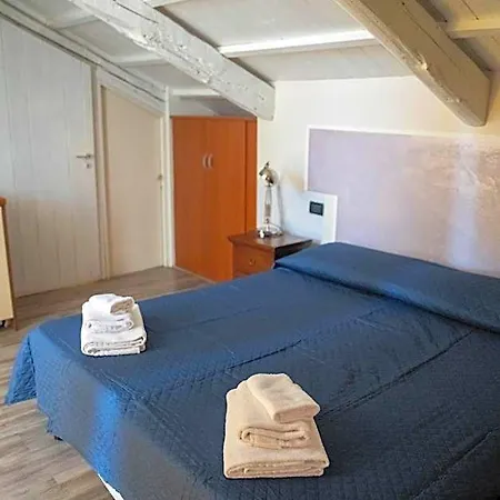 V Bed & Breakfast