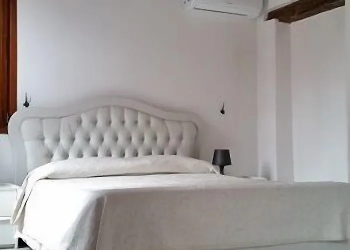 V Nice Rooms Bed and breakfast